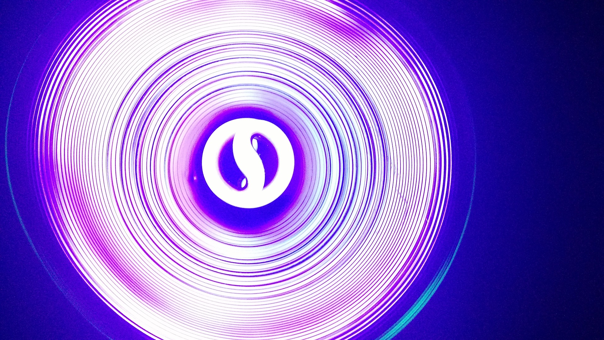blacklight-915779_1920